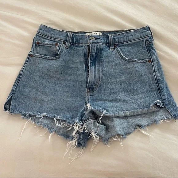Abercrombie & Fitch- The Mom Short High Rise - Picture 1 of 8